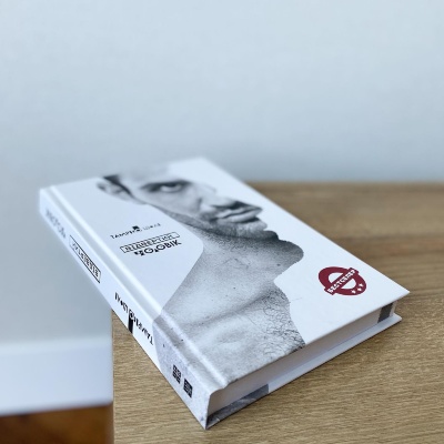 "У той момент, коли я вирішила написати книгу “Відвертий чоловік”, мені навіть не спало на думку, як далеко мене заведе ланцюжок інтимних бесід — а їх вийшло рівно двісті. Заглиблюючись в особисті чоловічі історії, я почала змінюватися сама.