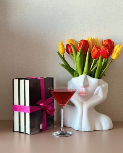 Святкові вітання до Дня Весни: Ода жіночності та краси Святкові вітання до Дня Весни: Ода жіночності та краси