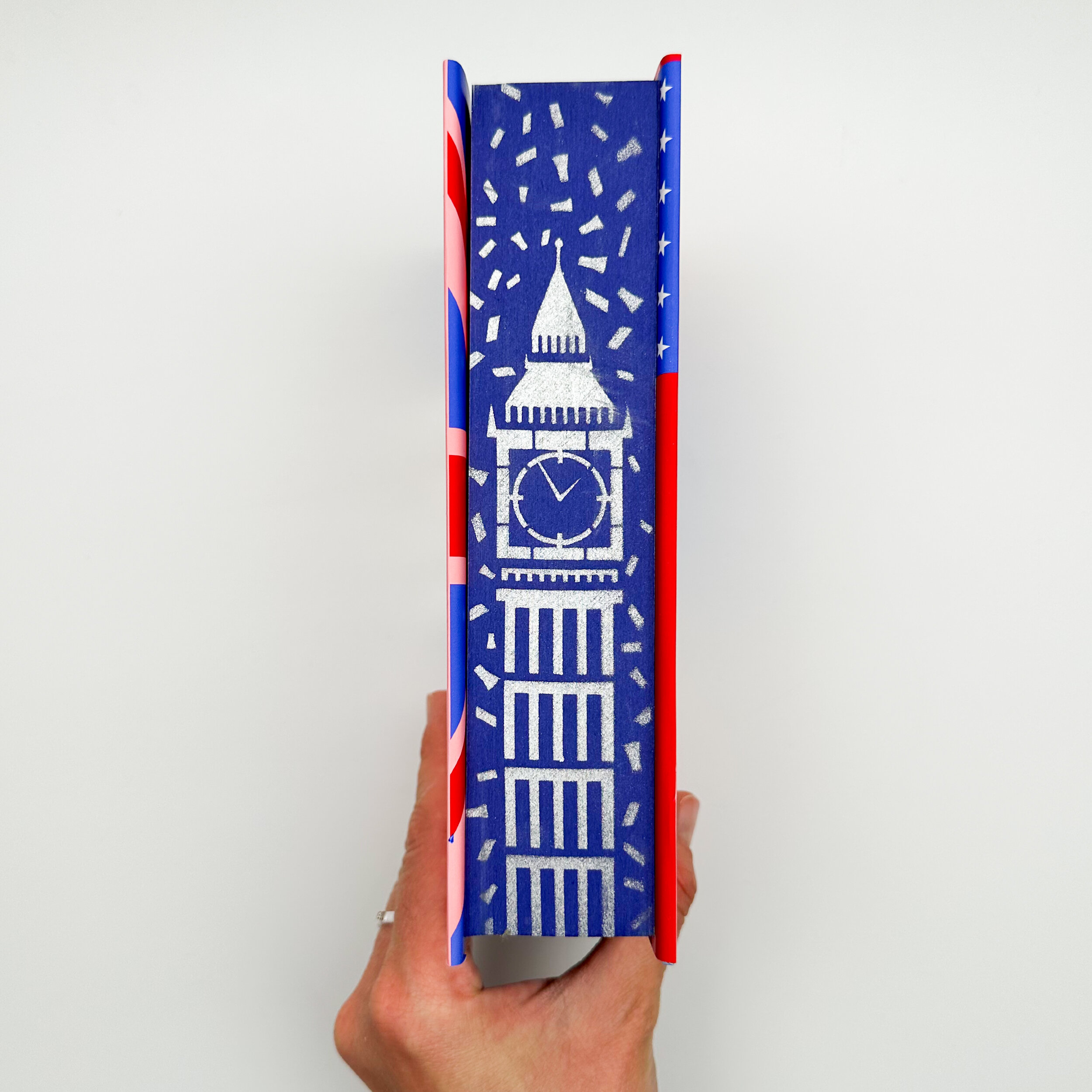 Червоний, білий та королівський синій (Limited edition). Автор — Кейсі Макквістон. 