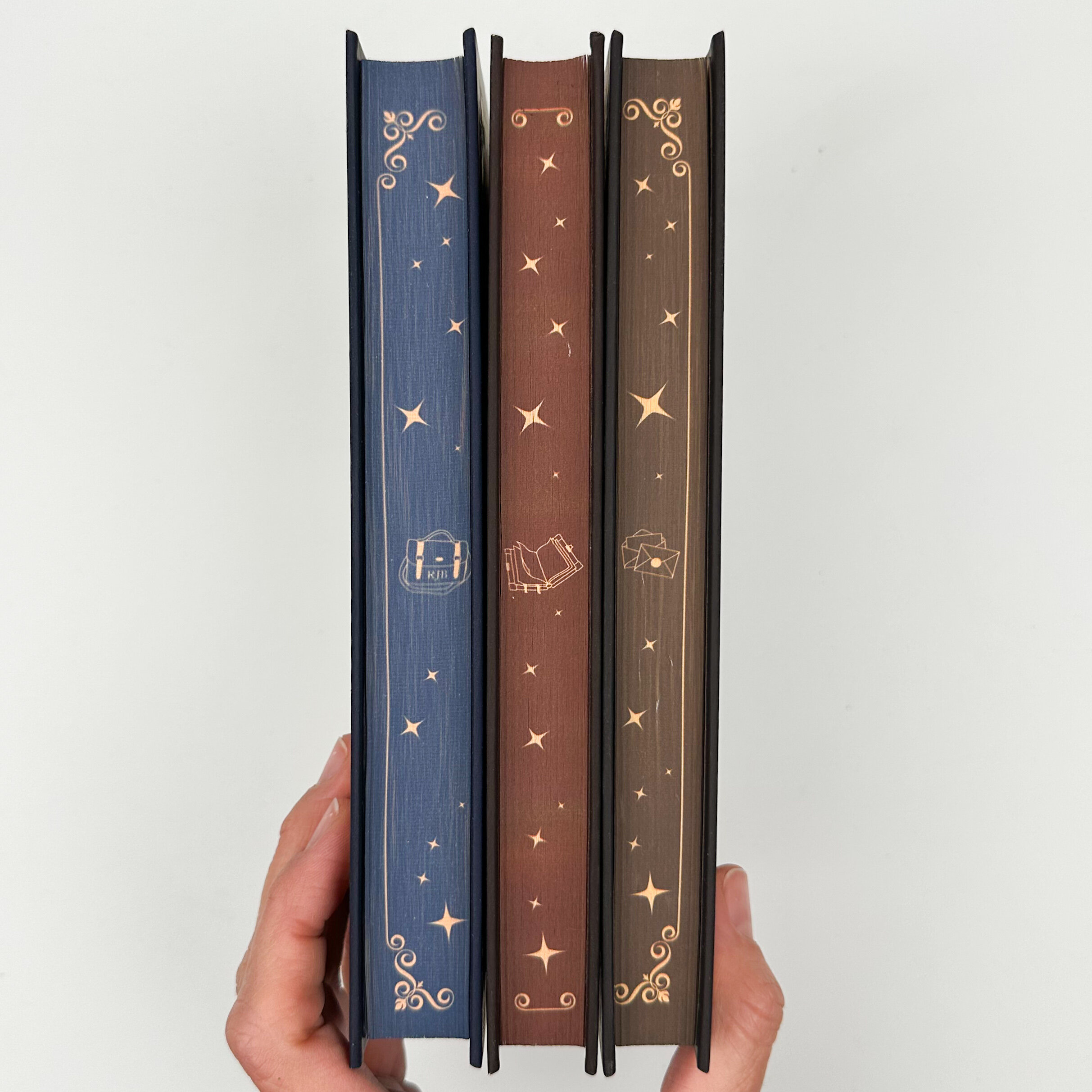 Макстон-хол. Книга 3: Врятуй нас. Автор — Мона Кастен. 