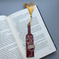 Закладинка "I Read Between the Wines"