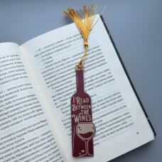 Закладинка "I Read Between the Wines"