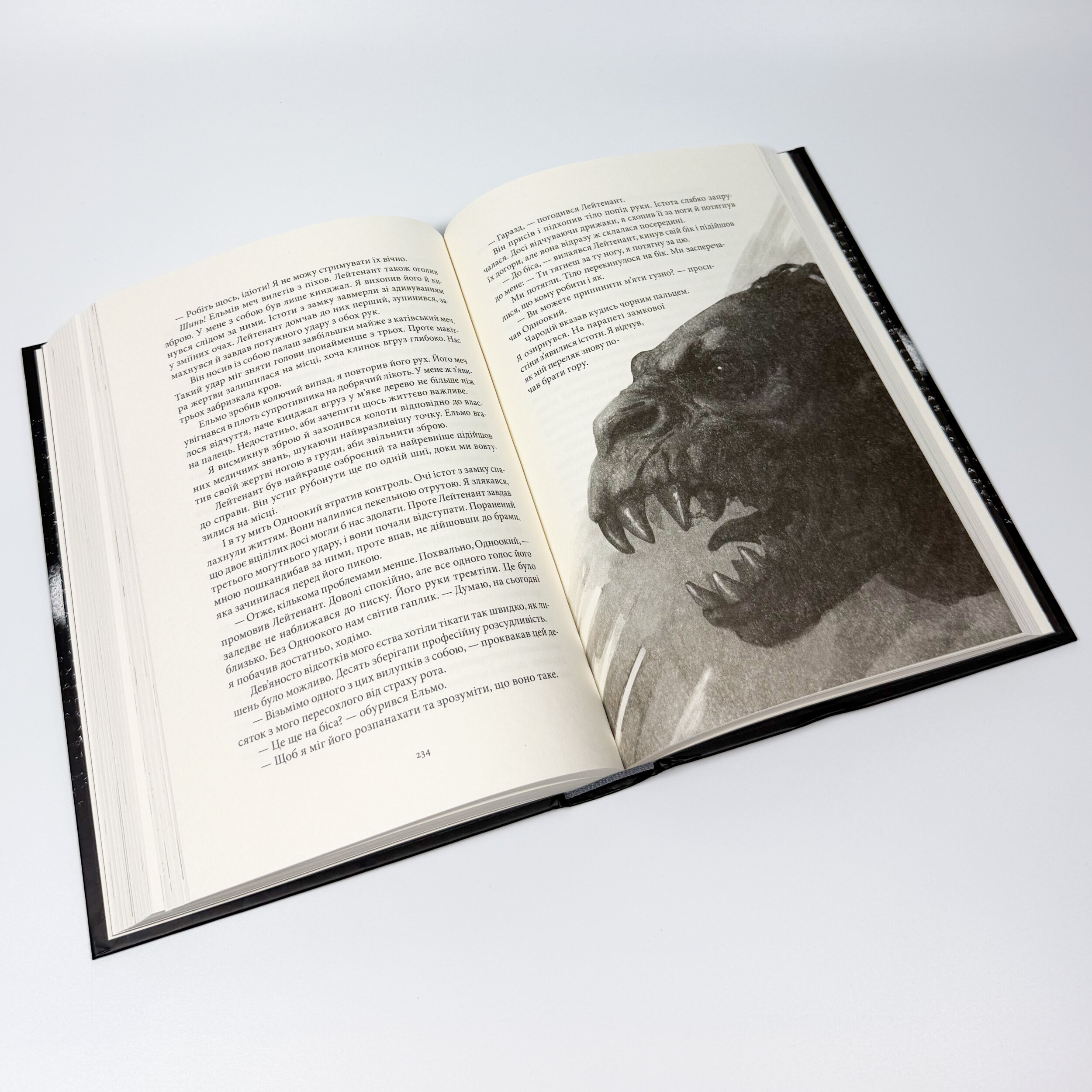 Нетлінні тіні. Хроніки чорної роти. Книга 2. Автор — Ґлен Кук. 