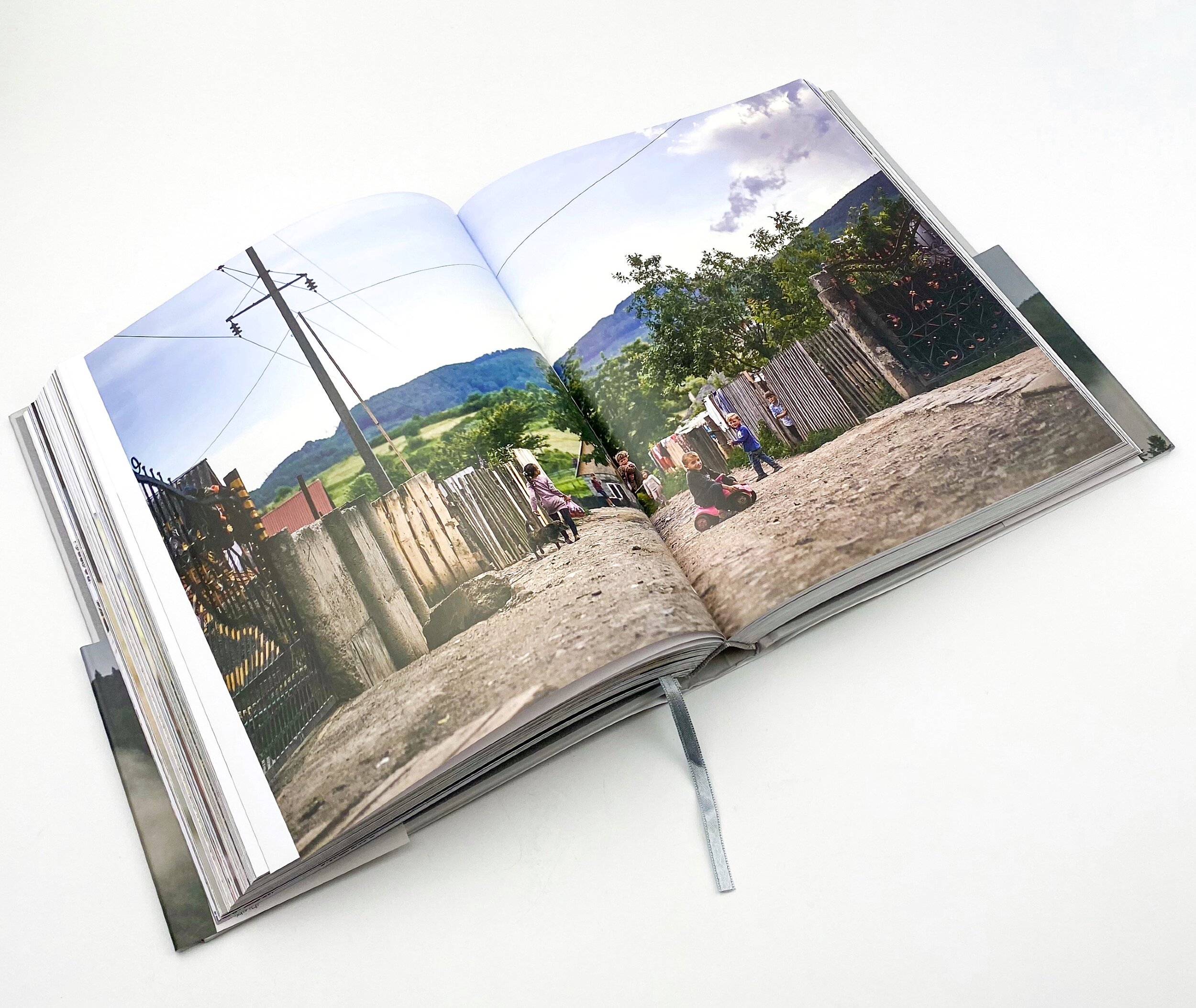 Ким ми є? Національні спільноти та корінні народи України. . 