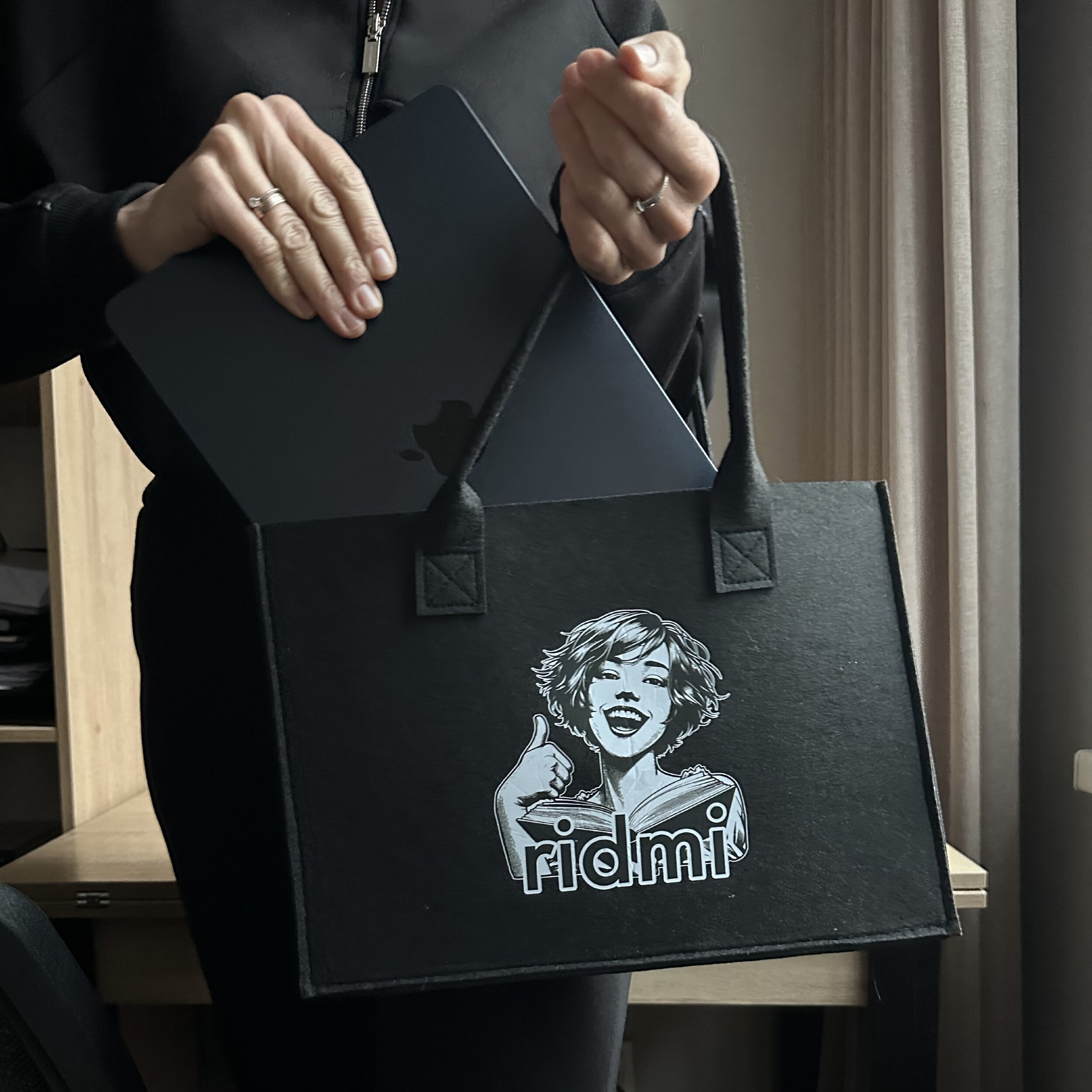 Шопер RIDMI з дівчинкою. . 